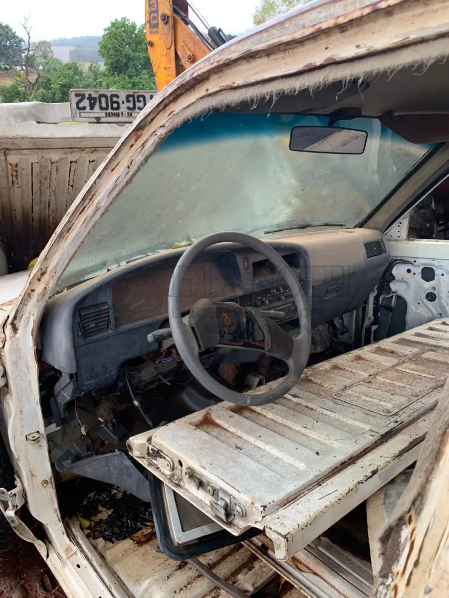 LOTE 009 - IMP/TOYOTA HILUX 4X2 CD  Ano/modelo: 1996/1997  Placa: IGG9042  Chassi: JTA33LN85T6002027  RENAVAM: 674898567  Registrado em: IBIRUBA  Tipo: Caminhonete  Cor: Branca  Espécie: Especial  Veículo está: Em circulação  Licenciamento válido até: 30/06/2024
