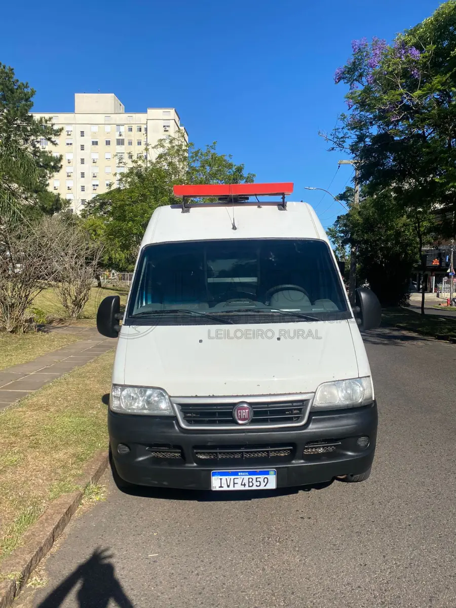 LOTE 005 - Veículo marca/modelo: FIAT/DUCATO MC TCA AMB, Ano/modelo: 2013/2014, Placa: IVF4B59, Chassi: 93W245G34E2128085, RENAVAM: 707179270, Registrado em: PORTO ALEGRE, Tipo: Caminhonete, Cor: Branca, Espécie: Especial, Veículo está: Em circulação, Licenciamento válido até: 31/07/2023