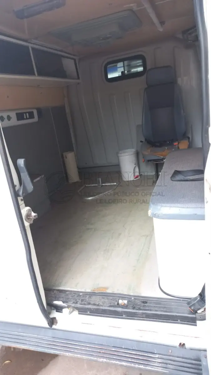 LOTE 014 - Veículo marca/modelo: FIAT/DUCATO CARGO, Ano/modelo: 2004/2004, Placa: ILT2634, Chassi: 93W231F1141014348, RENAVAM: 824979109, Cor: Branca, Espécie: Carga, Veículo está: Em circulação, Licenciamento válido até: 30/06/2024