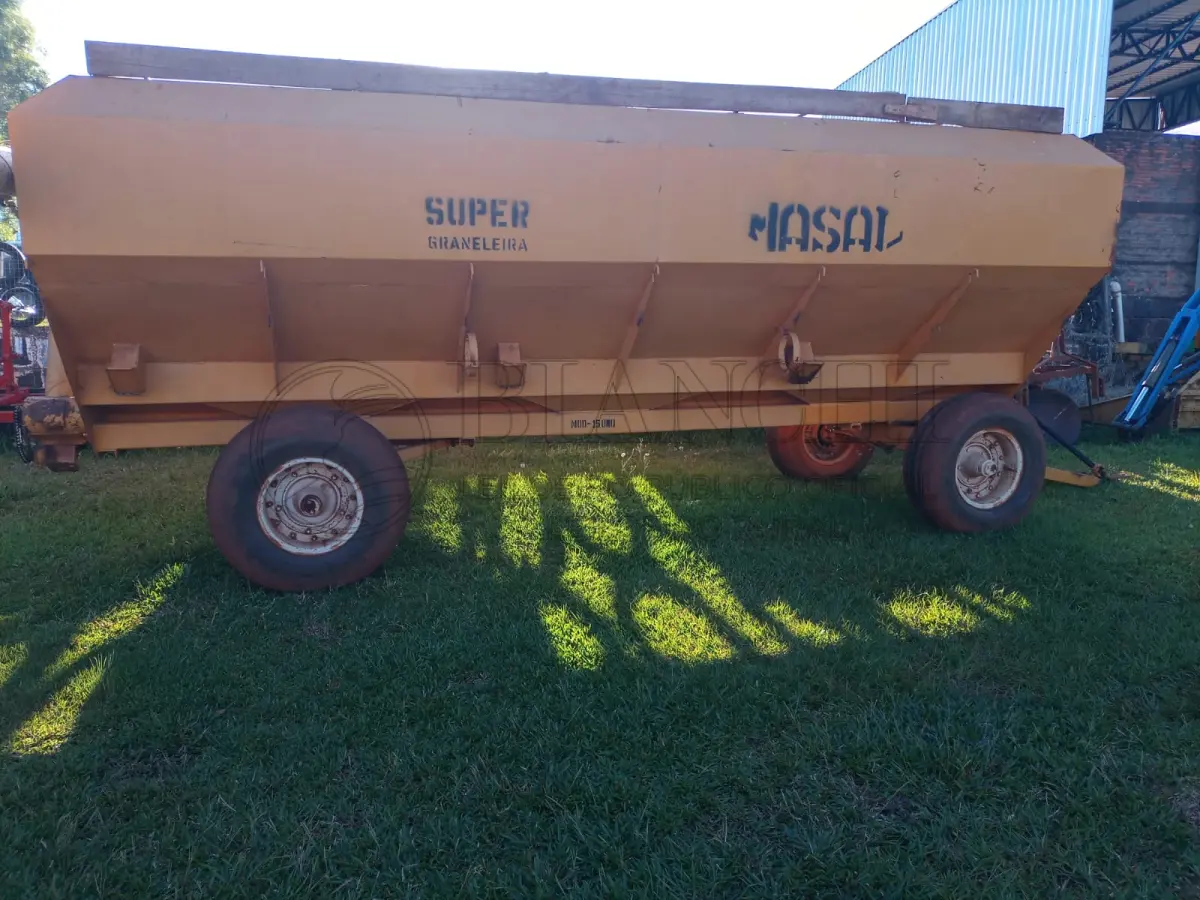 LOTE 009 - Lote 09, Carreta Graneleira, Marca Masal, Capacidade 18000 litros, Pintura Boa, Funcionando 