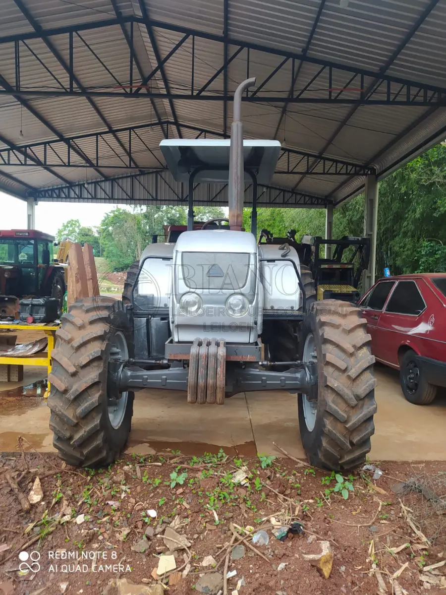 LOTE 001 - TRATOR AGRALE 5075.4  75 CV, ANO 2014, COM  2.700 HORAS TRABALHADA.