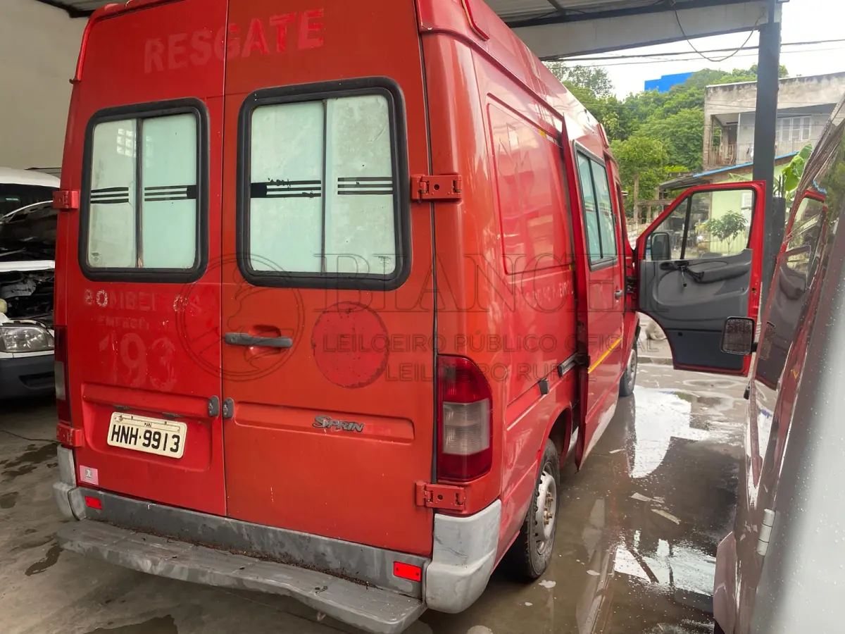 LOTE 016 - MARCA/ MODELO:I/M.BENZ313CDI MARIMAR A, PLACA: HNH9913,  RENAVAM:457932953, COR:VERMELHA, COMBUSTÍVEL:DIESEL, TIPO DE VEÍCULO:CAMINHAO, TIPO DE CARROCERIA:AMBULANCIA POTÊNCIA: 129CV	CAIXA DE CÂMBIO:71162011729890, CILINDRADAS: 0CC	CMT: 5.0TON, CAPACIDADE DE CARGA: 1.51TON	PBT: 3.55TON, CAPACIDADE DE PASSAGEIROS: 8P