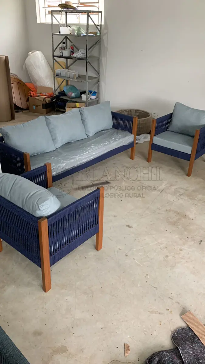 LOTE 009 - CONJUNTO DE SOFA MADEIRA