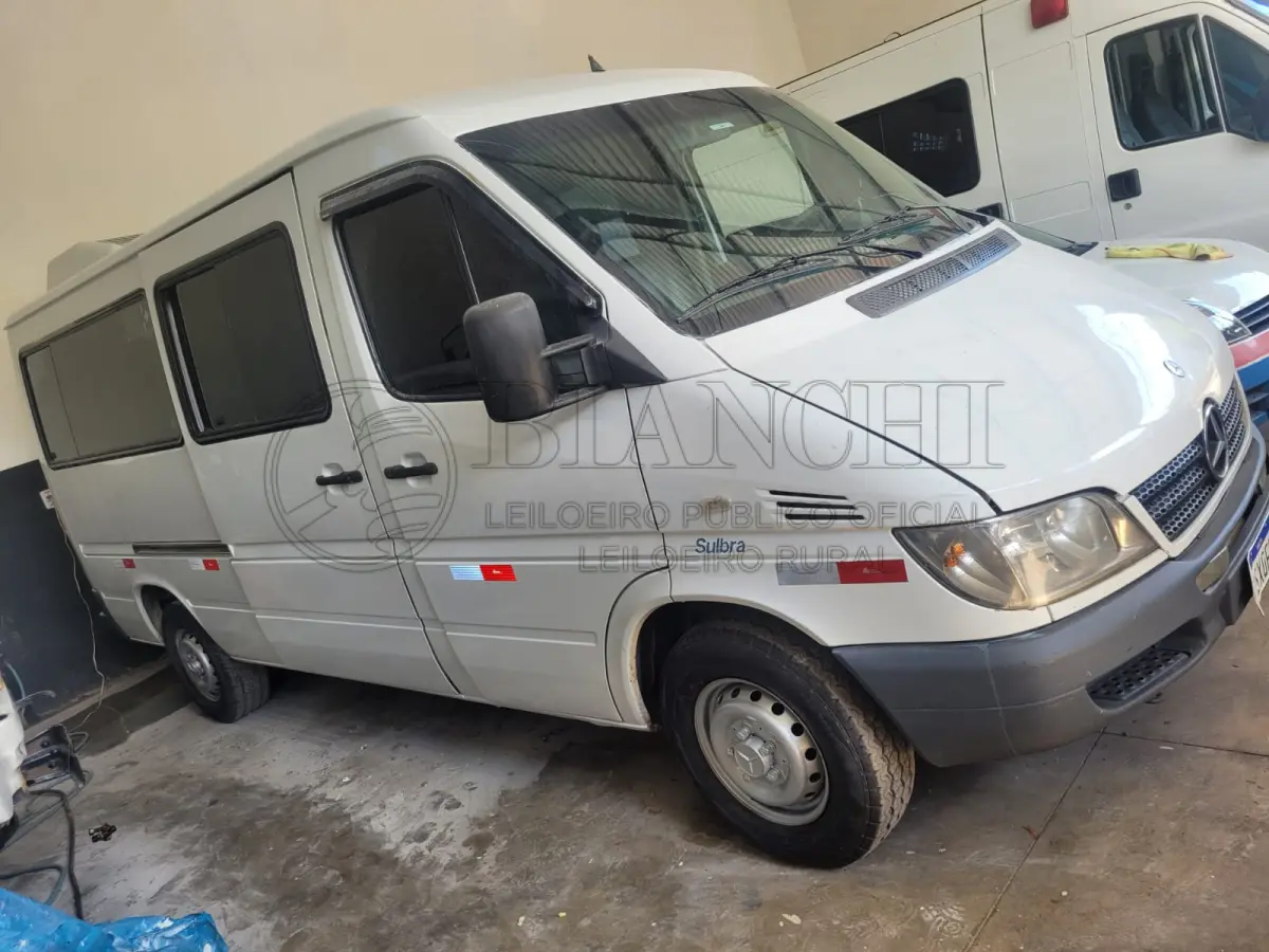 LOTE 008 - Veículo marca/modelo: I/M.BENZ313CDI SPRINTERM, Ano/modelo: 2011/2012, Placa: ISX0F28, Chassi: 8AC903672CE059293, RENAVAM: 457035110, Registrado em: PORTO ALEGRE, Tipo: Microônibus, Cor: Branca, Espécie: Passageiro, Veículo está: Em circulação, Licenciamento válido até: 31/07/2023