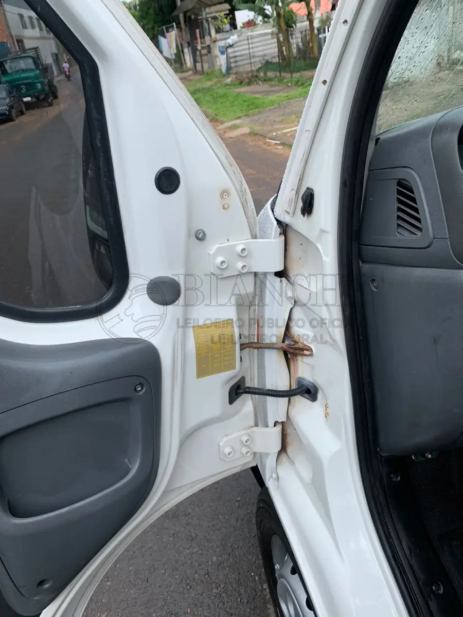LOTE 004 - Veículo marca/modelo: PEUGEOT/BOXER M33OM HDI, Ano/modelo: 2007/2008, Placa: INX6F73, Chassi: 936ZBPMMB82016079, RENAVAM: 924221356, Registrado em: PORTO ALEGRE, Tipo: Microônibus, Cor: Branca, Espécie: Passageiro, Veículo está: Em circulação, Licenciamento válido até: 30/06/2023