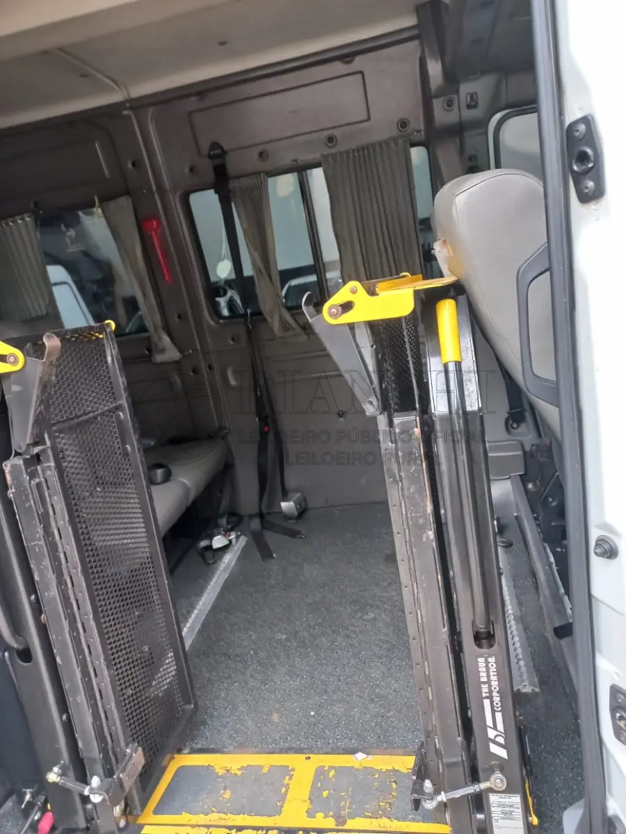 LOTE 015 - Veículo marca/modelo: RENAULT/MASTER EUROLAF P, Ano/modelo: 2012/2013, Placa: ITU6098, Chassi: 93YADC1L6DJ461140, RENAVAM: 498269906, Tipo: Microônibus, Cor: Branca,Espécie: Passageiro, Veículo está: Em circulação, Licenciamento válido até: 31/07/2023