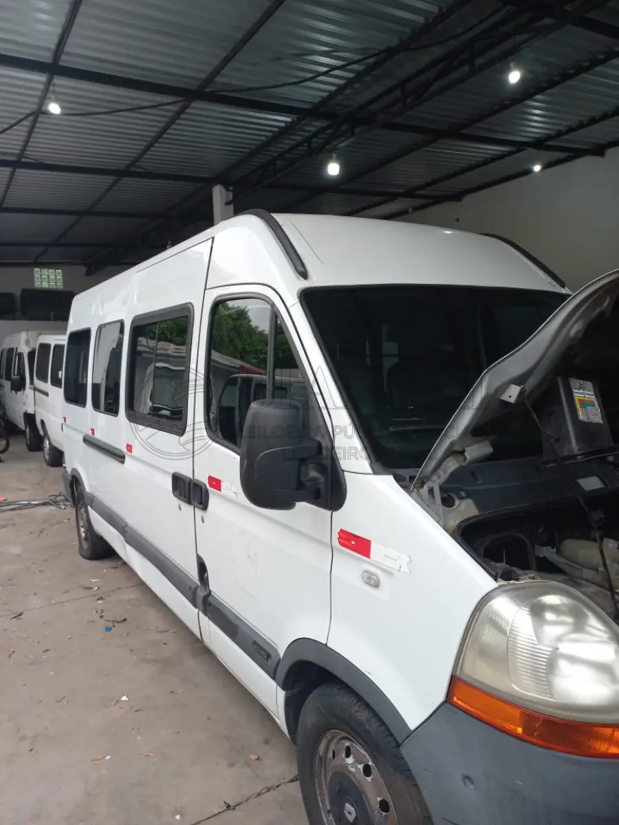 LOTE 015 - Veículo marca/modelo: RENAULT/MASTER EUROLAF P, Ano/modelo: 2012/2013, Placa: ITU6098, Chassi: 93YADC1L6DJ461140, RENAVAM: 498269906, Tipo: Microônibus, Cor: Branca,Espécie: Passageiro, Veículo está: Em circulação, Licenciamento válido até: 31/07/2023