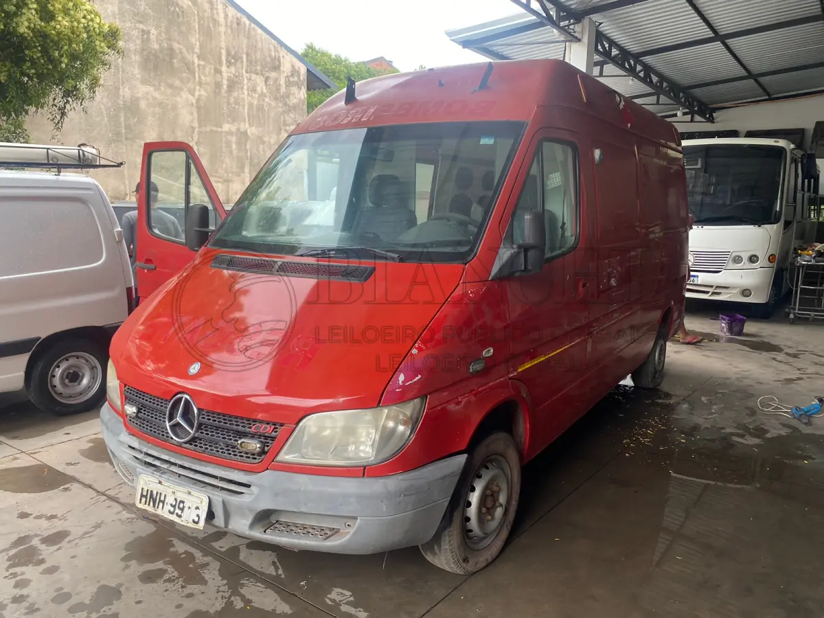 LOTE 016 - MARCA/ MODELO:I/M.BENZ313CDI MARIMAR A, PLACA: HNH9913,  RENAVAM:457932953, COR:VERMELHA, COMBUSTÍVEL:DIESEL, TIPO DE VEÍCULO:CAMINHAO, TIPO DE CARROCERIA:AMBULANCIA POTÊNCIA: 129CV	CAIXA DE CÂMBIO:71162011729890, CILINDRADAS: 0CC	CMT: 5.0TON, CAPACIDADE DE CARGA: 1.51TON	PBT: 3.55TON, CAPACIDADE DE PASSAGEIROS: 8P