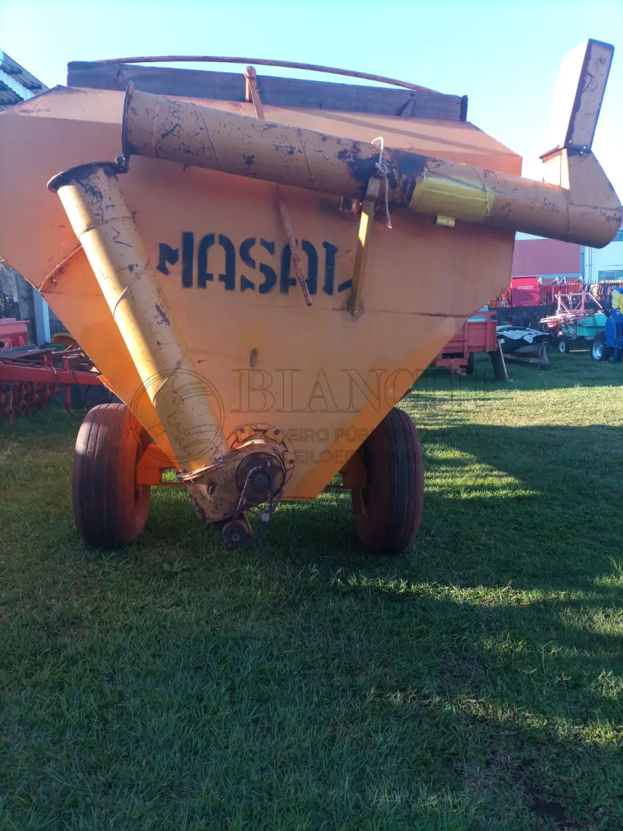 LOTE 009 - Lote 09, Carreta Graneleira, Marca Masal, Capacidade 18000 litros, Pintura Boa, Funcionando 