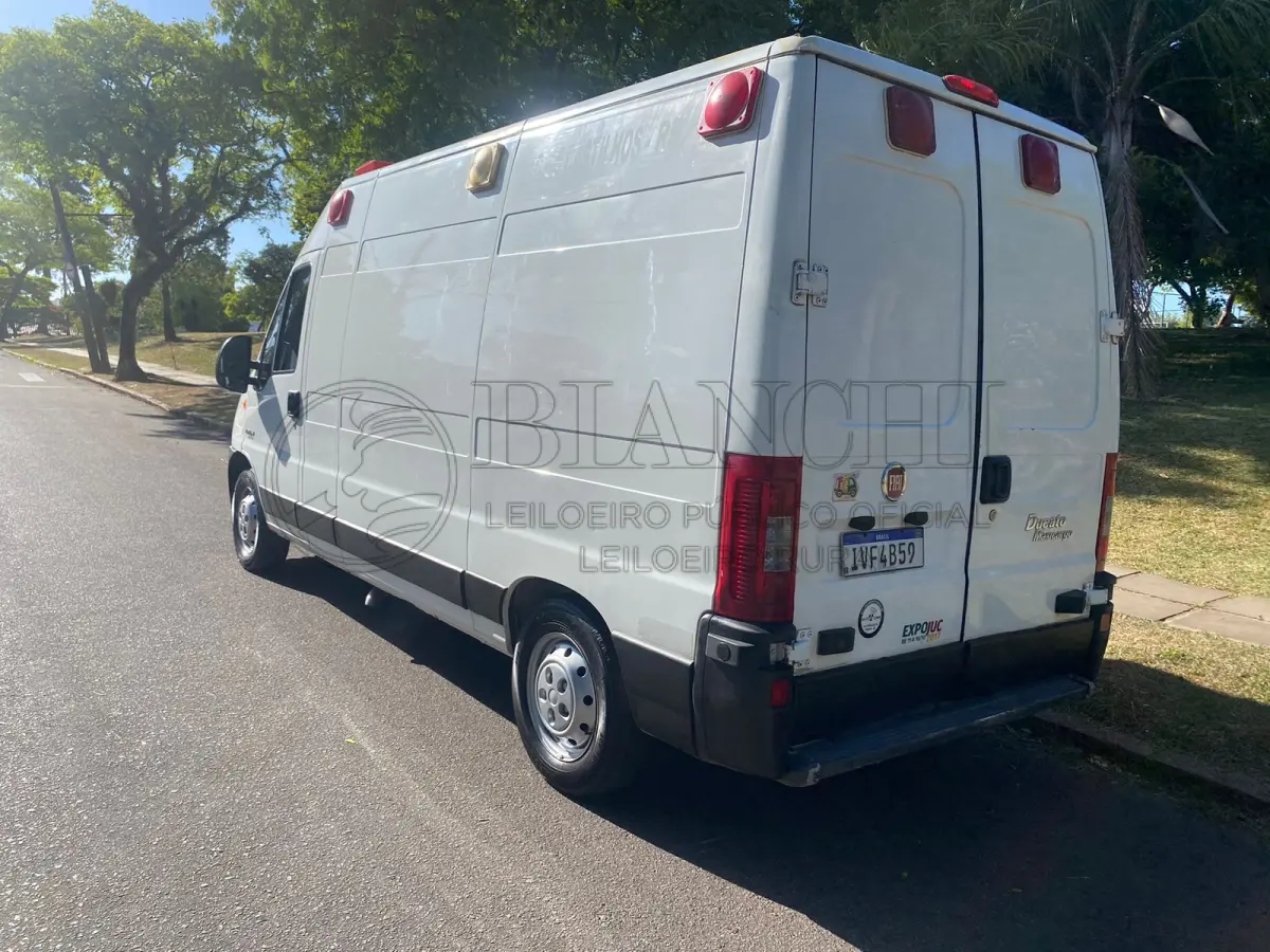 LOTE 005 - Veículo marca/modelo: FIAT/DUCATO MC TCA AMB, Ano/modelo: 2013/2014, Placa: IVF4B59, Chassi: 93W245G34E2128085, RENAVAM: 707179270, Registrado em: PORTO ALEGRE, Tipo: Caminhonete, Cor: Branca, Espécie: Especial, Veículo está: Em circulação, Licenciamento válido até: 31/07/2023