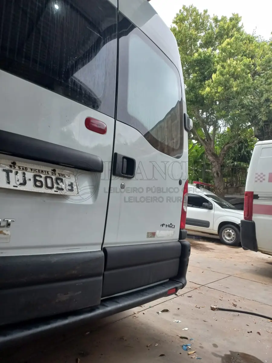 LOTE 015 - Veículo marca/modelo: RENAULT/MASTER EUROLAF P, Ano/modelo: 2012/2013, Placa: ITU6098, Chassi: 93YADC1L6DJ461140, RENAVAM: 498269906, Tipo: Microônibus, Cor: Branca,Espécie: Passageiro, Veículo está: Em circulação, Licenciamento válido até: 31/07/2023