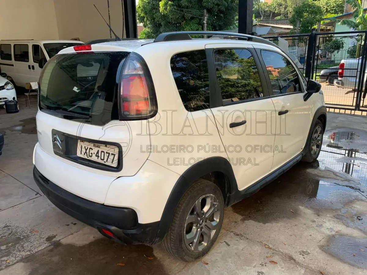 LOTE 002 - Veículo marca/modelo: CITROEN/AIRCROSS M FEEL, Ano/modelo: 2016/2017, Placa: IXG4A77, Chassi: 935SUNFN1HB506493, RENAVAM: 1087347413,  Tipo: Automóvel, Cor: Branca, Espécie: Passageiro, Veículo está: Em circulação, Licenciamento válido até: 31/07/2023