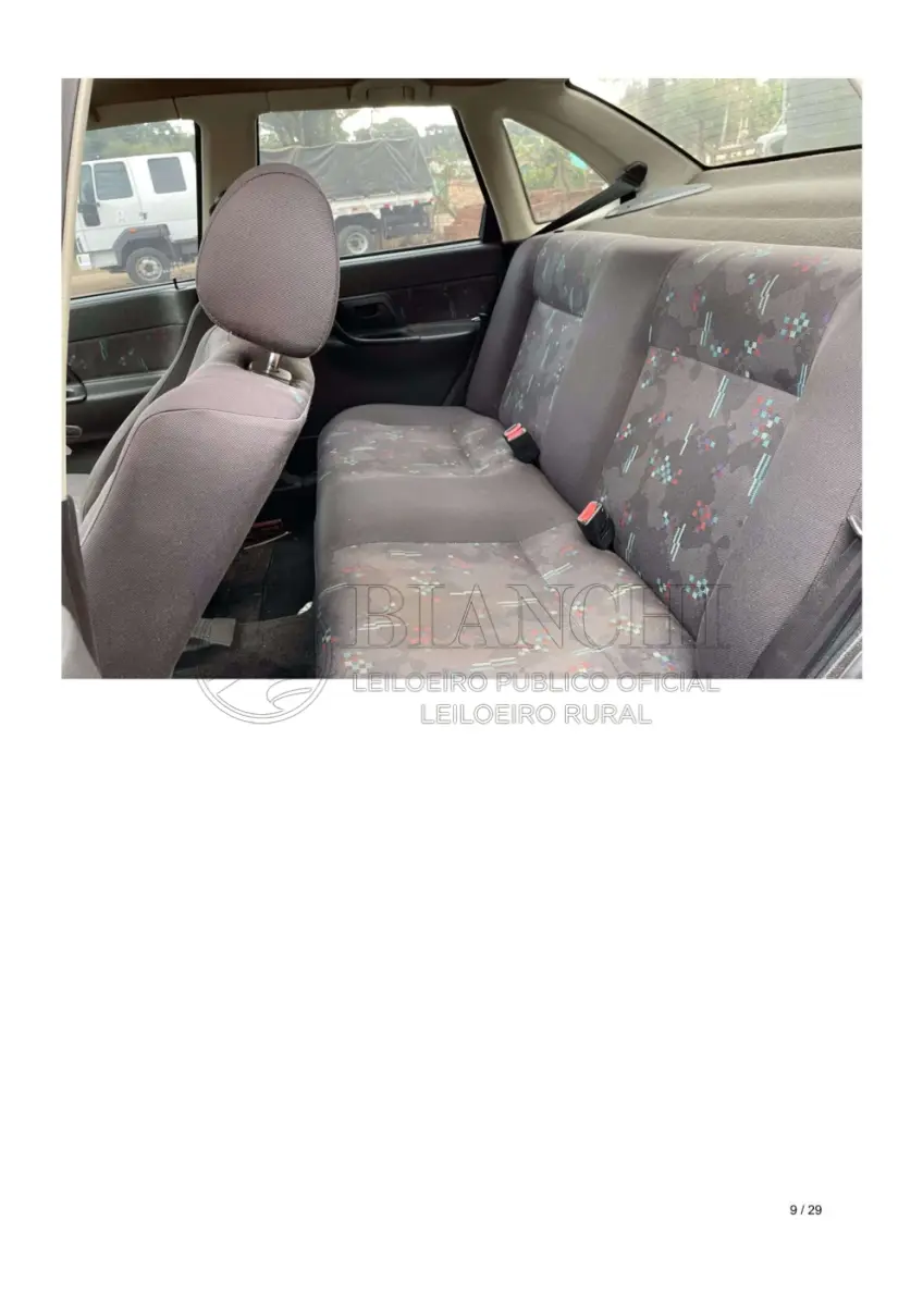 LOTE 002 - Veículo VW Polo, Classic, 1.8 Mi, chassi n°8AWZZZ6K2XA609455, em mau estado de conservação.