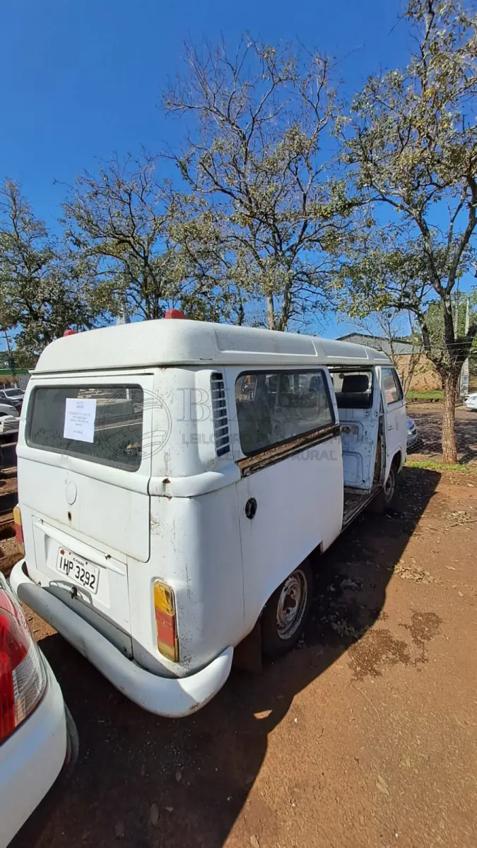 LOTE 003 - VW KOMBI, PLACAS IHP 3292, ANO FABRICAÇÃO/ MODELO: 1998/ 1999, COR BRANCA, CHASSI: 9BWZZZ237WP011282,