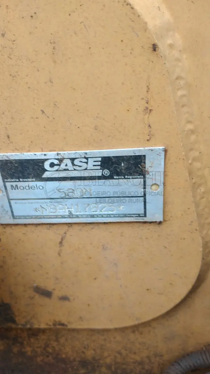 LOTE 005 - RETROESCAVDEIRA, MARCA CASE, MODELO 580 M. TRAÇÃO 4X4, ANO DE FABRICAÇÃO 2009