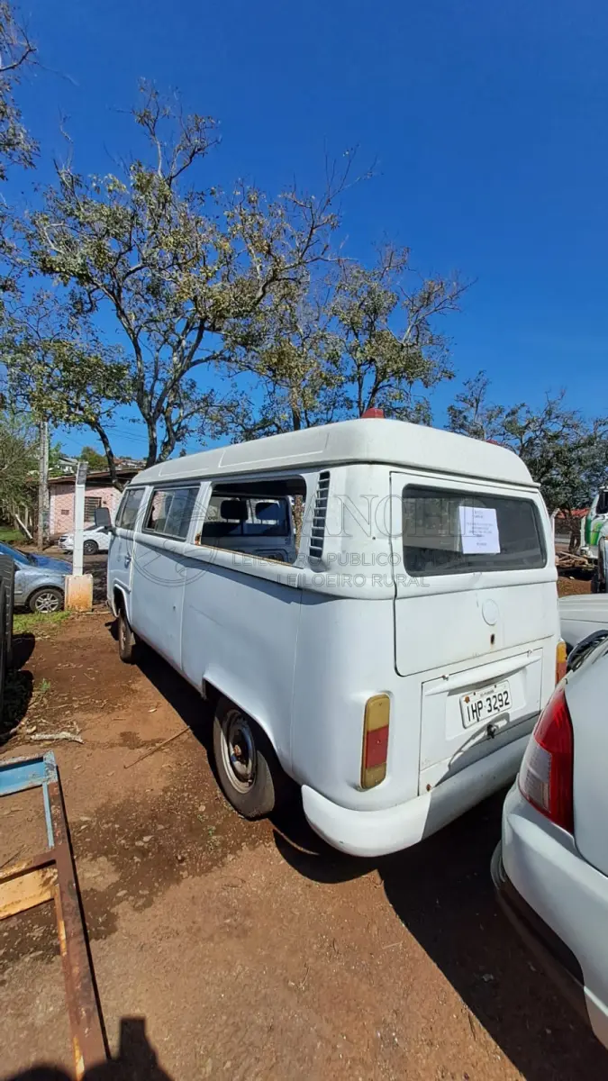 LOTE 003 - VW KOMBI, PLACAS IHP 3292, ANO FABRICAÇÃO/ MODELO: 1998/ 1999, COR BRANCA, CHASSI: 9BWZZZ237WP011282,