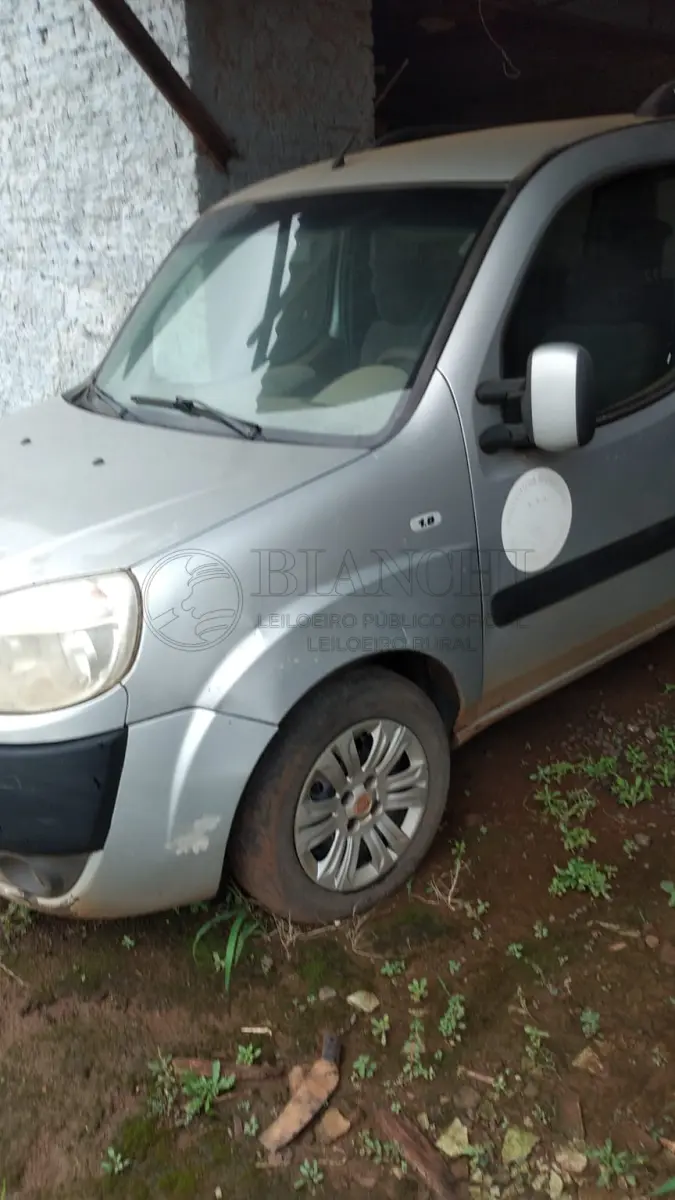 LOTE 002 - AUTOMÓVEL DOBLÔ ESSENCE 1.8, MARCA FIAT, ANO 2011/2012, COR PRATA, ALCOOL/GASOLINA, 132 CV, PLACAS ISS2515