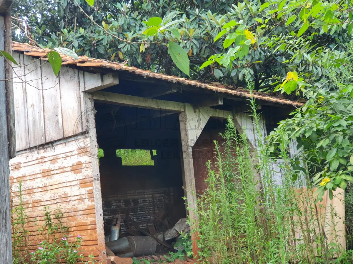LOTE 009 - GALPÃO DE MADEIRA COM 100M² 