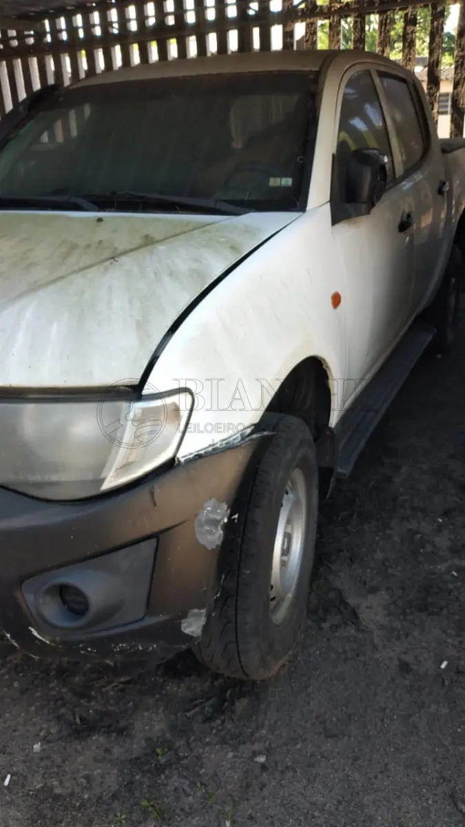 LOTE 013 - CAMINHONETE CABINE DUPLA L200 TRITON 2015/2015