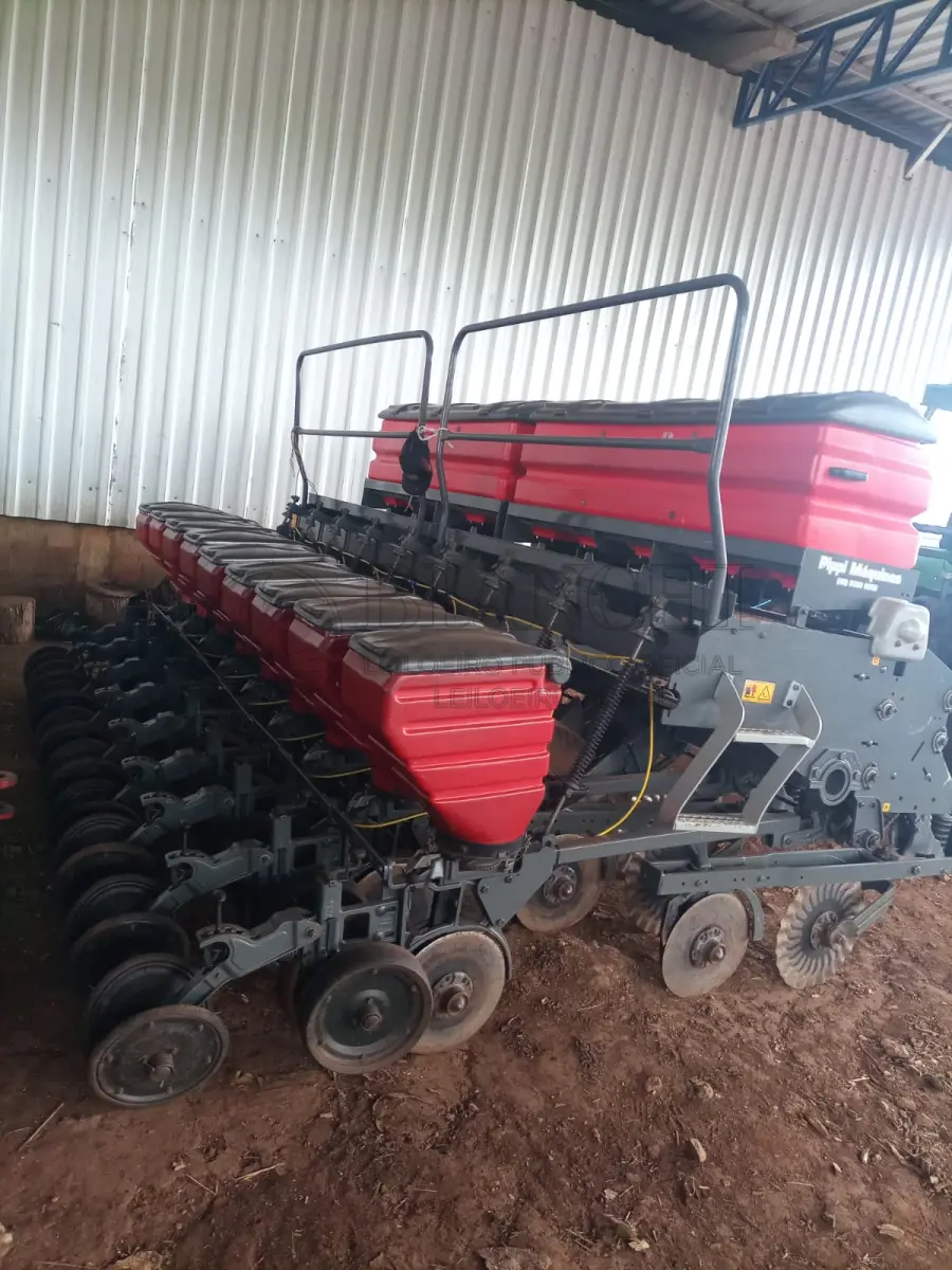 LOTE 008 - PLANTADEIRA MARCA MASSEY FERGUSON, 9 LINHAS, COM INOCULADO ANO 2016