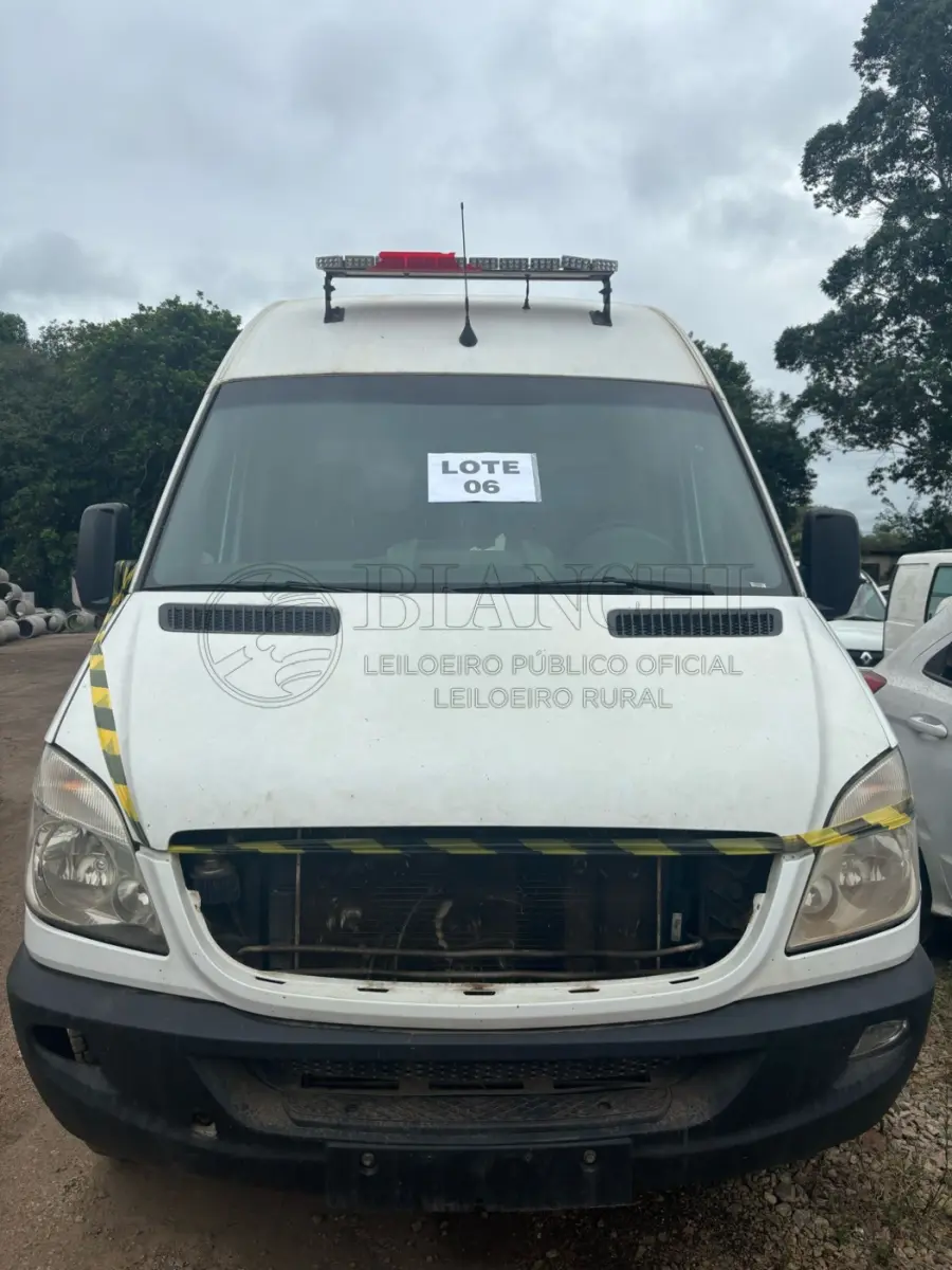 LOTE 006 - Ambulância M.BENZ – 2014/2014