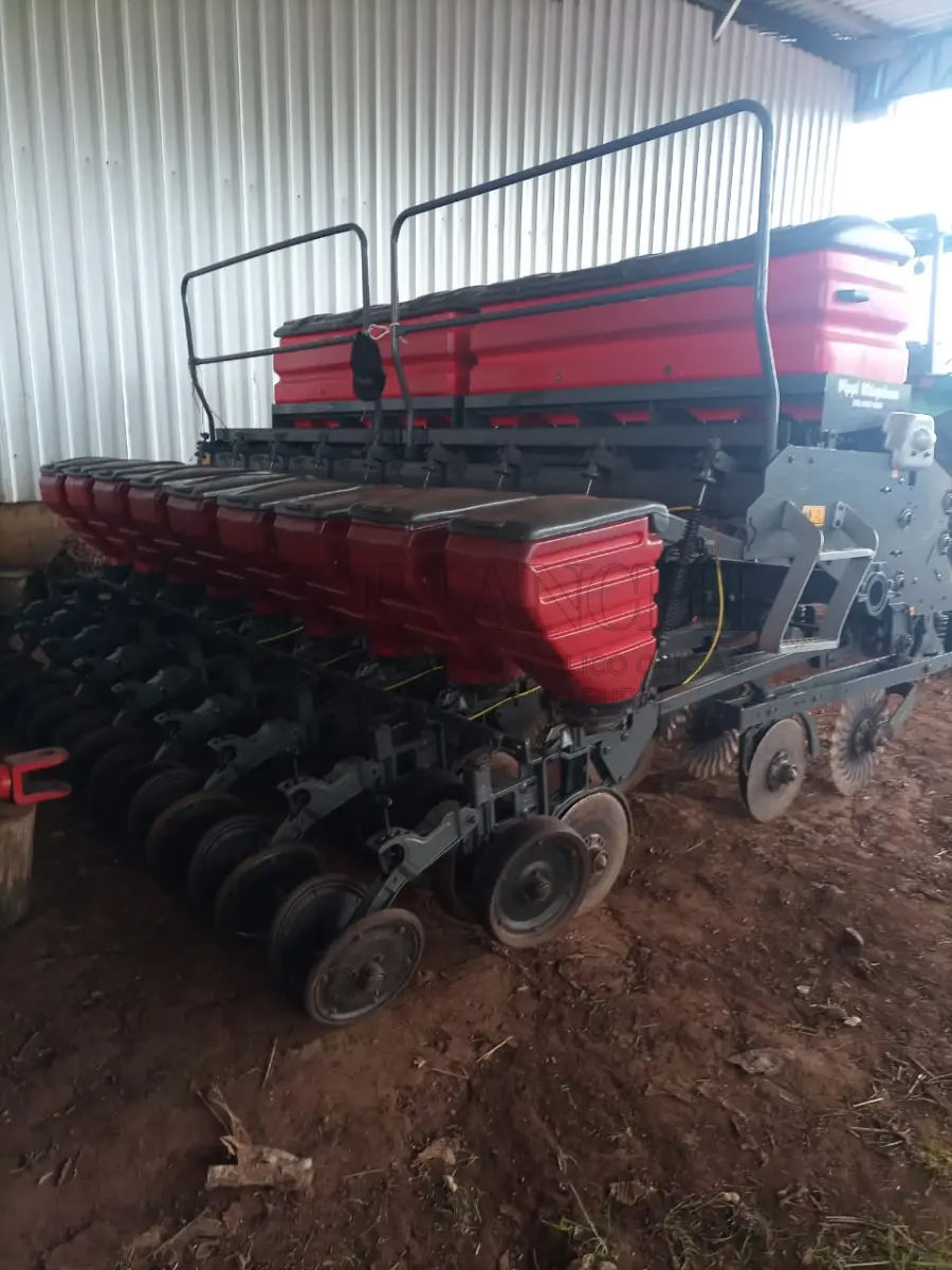 LOTE 008 - PLANTADEIRA MARCA MASSEY FERGUSON, 9 LINHAS, COM INOCULADO ANO 2016