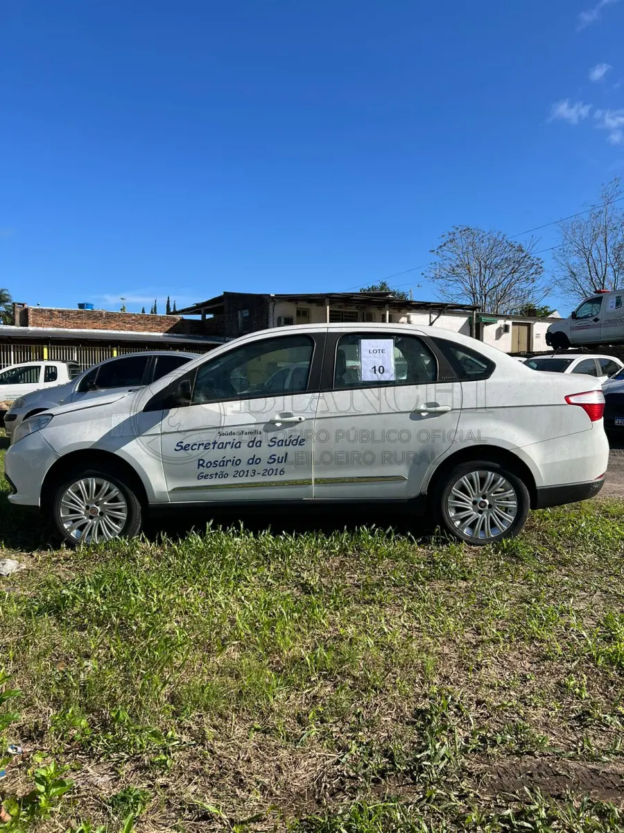 LOTE 010 - FIAT/ SIENA ESSENCE 1.6  
ANO: 2014/2015