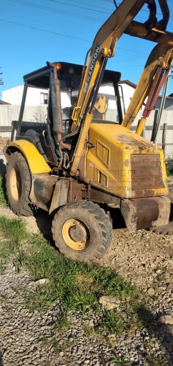 LOTE 024 - RETROESCAVADEIRA RANDON 4X4