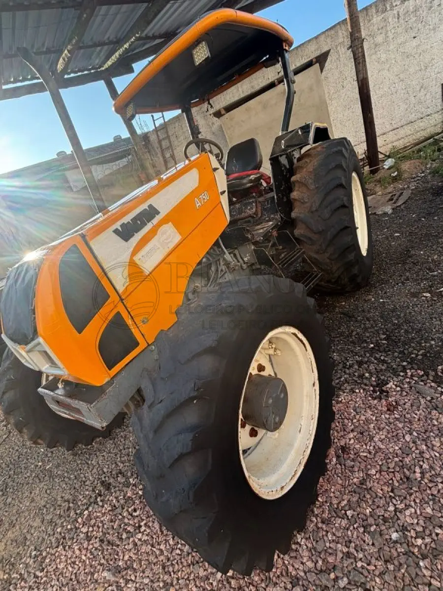 LOTE 004 - TRATOR VALTRA A 750 ANO 2014