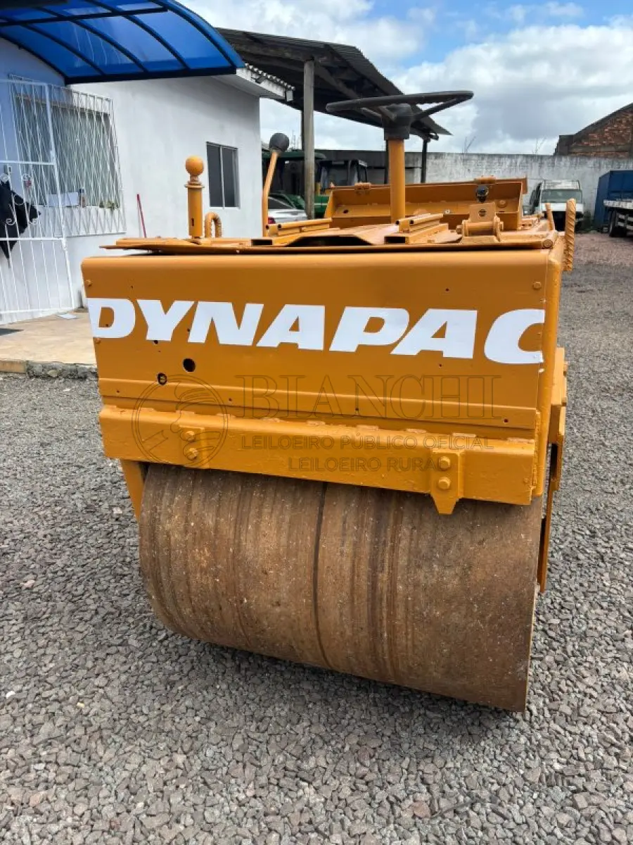 LOTE 005 - ROLO DYNAPAC CG11.
