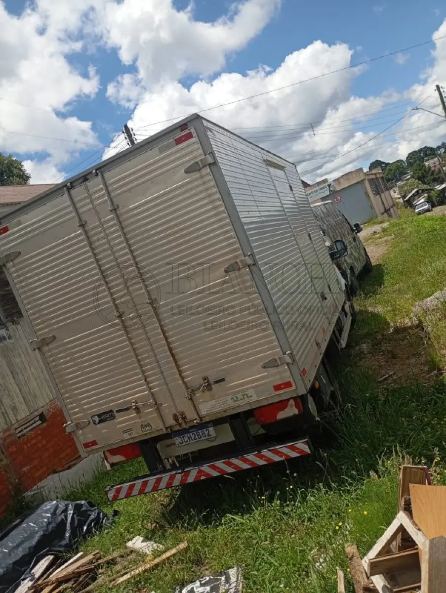 LOTE 008 - M.BENZ 517 SPRINTER