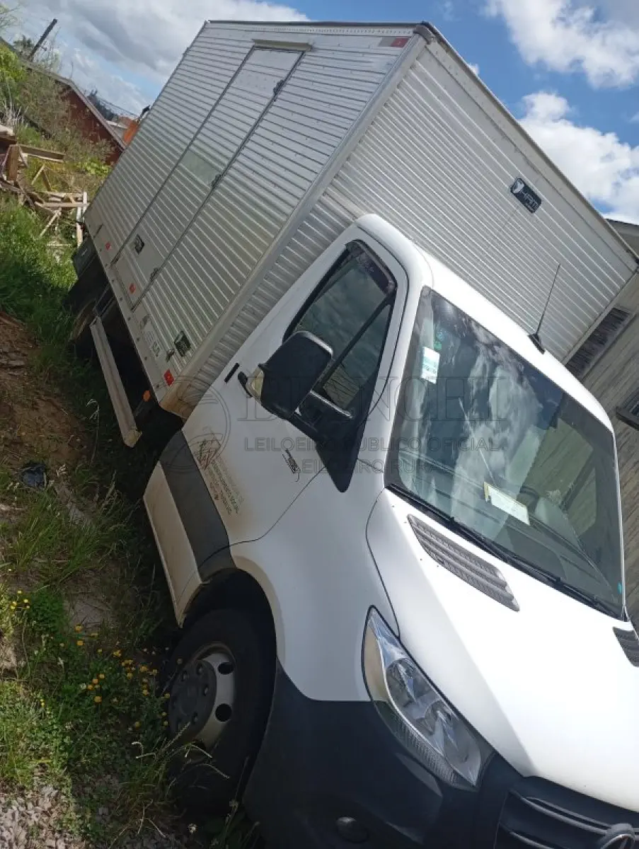 LOTE 008 - M.BENZ 517 SPRINTER